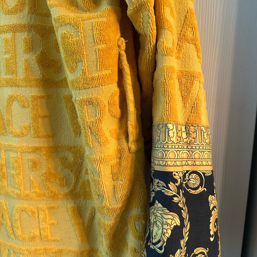 🔥Versace Gold Baroque Robe🔥 - Picture 8 of 11